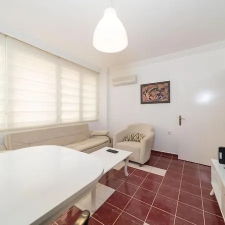 Peaceful Flat Near Trendy Attractions In Muratpasa Apartamento