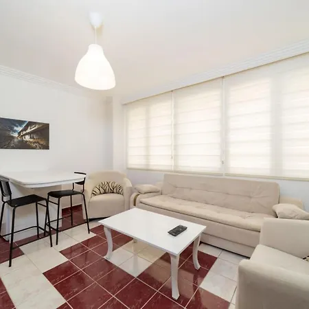 Peaceful Flat Near Trendy Attractions In Muratpasa Antalya